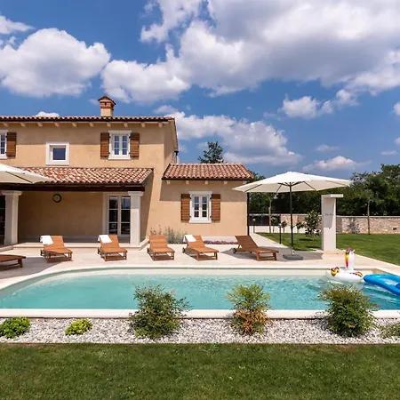Lucija Villa