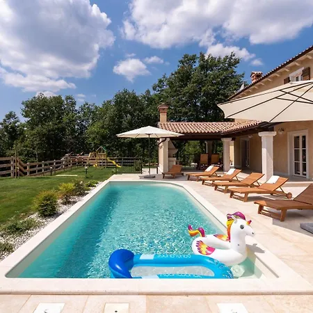 Lucija Vila Katun Gracanski