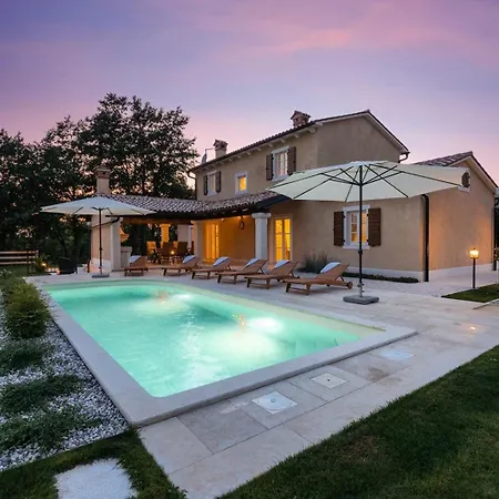 Villa Lucija *